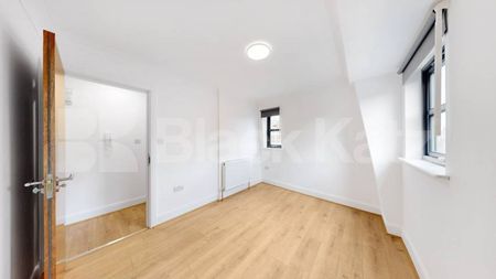 Newly refurbished two bed mins to Queens Park tube and shops - Photo 2