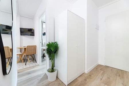 Carrer dels Sants Just i Pastor, Valencia, Valencian Community 46021 - Photo 2