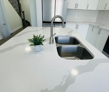 For Lease - 65 Copperhill Heights, Barrie, Ontario - Photo 3