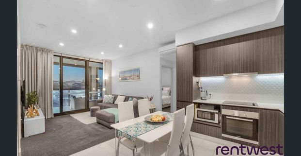 CRAZY IN LOVE WITH COOGEE - Photo 1