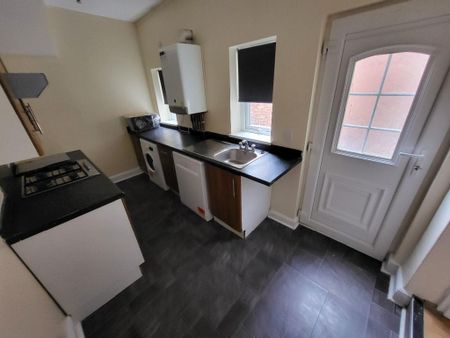 1 bedroom flat to rent - Photo 2