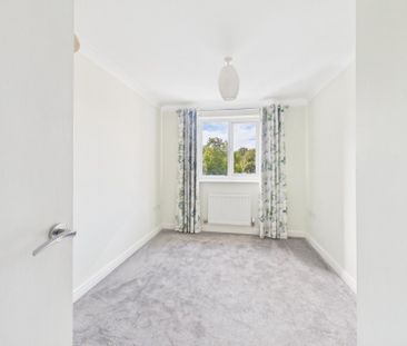 Wolf Lane, Windsor, Berkshire,SL4 - Photo 2