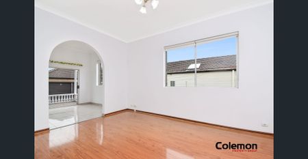 Charming Family Home With New Kitchen - Photo 2