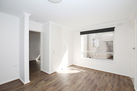 14/15 Royal Avenue, Essendon North VIC 3041 - Photo 4