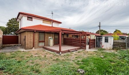 35 Templewood Avenue, Noble Park North - Photo 2