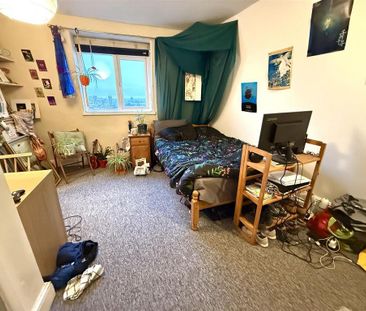5 bedroom flat to rent - Photo 4