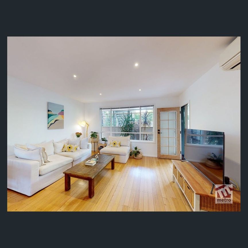 LIGHT FILLED APARTMENT IN GREAT LOCATION! - Photo 1