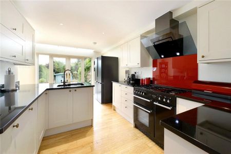 4 bedroom semi-detached house to rent - Photo 5