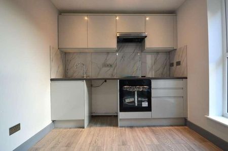 Crowborough Hill, Crowborough, TN6 - Photo 3