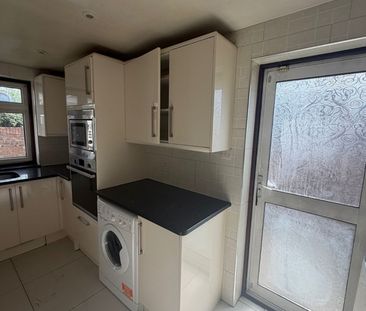 Room in a Shared Flat, North Circular Road, NW2 - Photo 5