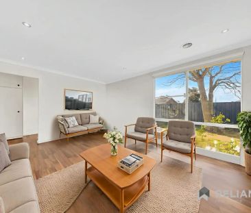 “Spacious Family Home in a Prime Werribee Location” - Photo 3