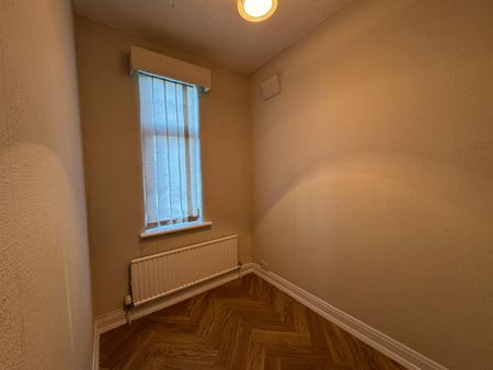 Bird Hall Lane, Stockport SK3, London - Photo 2