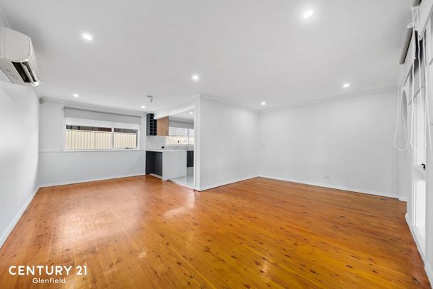 Stunning 6 Bedroom Home - Photo 1