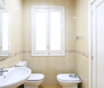 Room in a shared 6-bedroom apartment for rent in Ibiza, Madrid - Photo 5