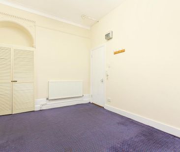 Studio to rent - Photo 6