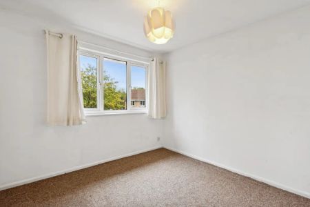 4 bedroom house in Southfields - Photo 5