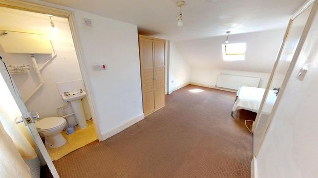 1 bedroom in a house share to rent - Photo 1
