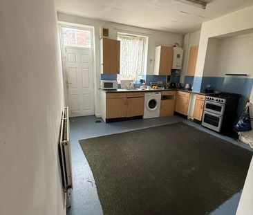 Room in a Shared House, Stratford Terrace, LS11 - Photo 1