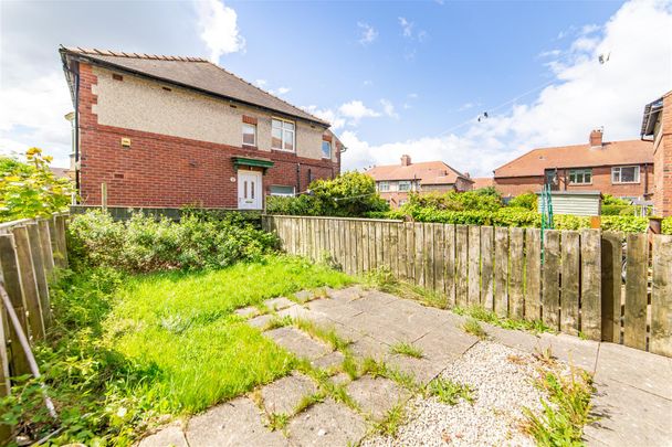2 bed flat to rent in Wych Elm Crescent, Newcastle Upon Tyne, NE7 - Photo 1