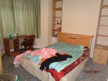 5 Bed - Lewis Street, Treforest - £1,100 per month - Photo 5