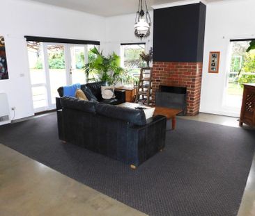 FULLY FURNISHED THREE BEDROOM HOME IN FASHIONABLE SOLDIERS HILL - Photo 2