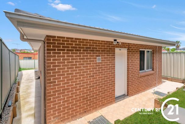 Bright, Modern & Convenient – Ideal for a Small Family - Photo 1