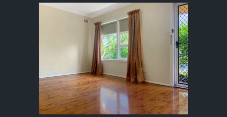 Cute 2 bedroom brick home - Photo 2