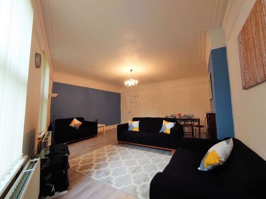 1 bedroom in a house share to rent - Photo 1