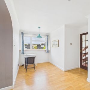 4 bed detached house to rent in Rook Road, Wooburn Green, High Wycombe, Buckinghamshire, HP10 0PY - Photo 2