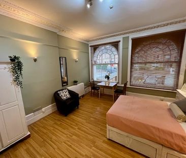 Studio Flat, Bedford Hill, SW12 - Photo 4