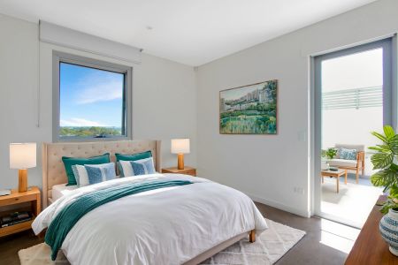 PENTHOUSE STYLE ONE BEDROOM APARTMEN - Photo 3