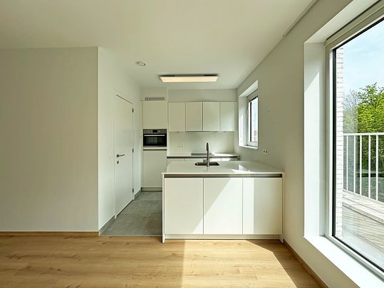 Modern en lichtrijk appartement met groot terras te Deurne. - Foto 1