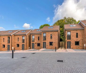 4 bedroom semi-detached house to rent - Photo 6