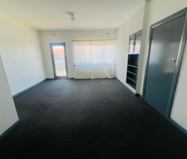 Affordable Unit between the City & Bay! - Photo 1