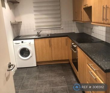 3 bedroom flat to rent - Photo 4