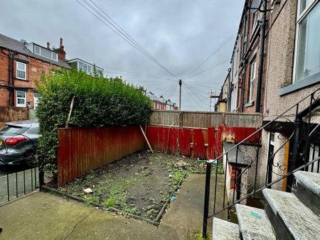 3 bedroom terraced house to rent - Photo 3