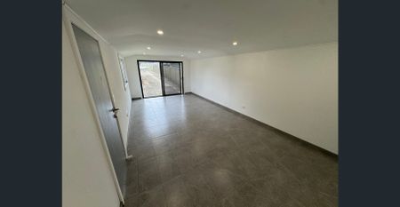 Modern Family Home - Photo 3