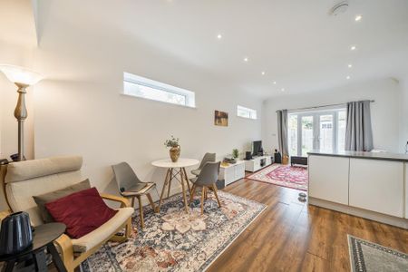 2 bedroom semi-detached house to rent - Photo 3