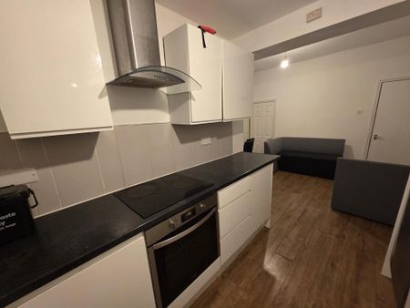 4 bedroom terraced house to rent - Photo 5