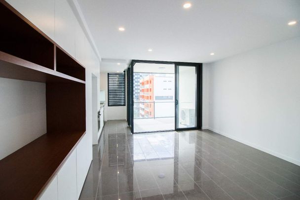 Modern Apartment in Prime West End Location - Photo 1