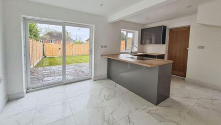3 bedroom semi-detached house to rent - Photo 5