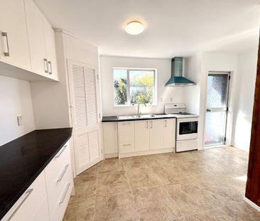 Henderson Freshly Renovated 3 Bedroom Home - Photo 4