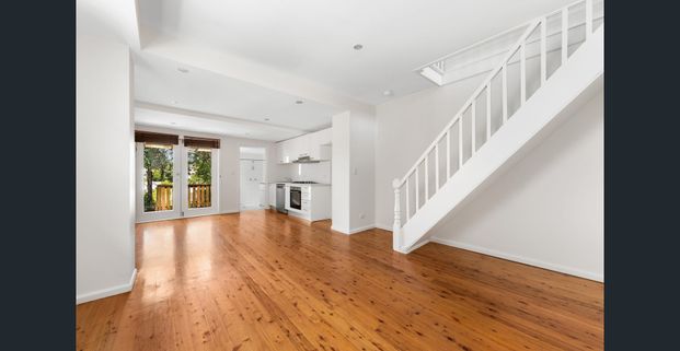 Charming two-level home - Photo 1