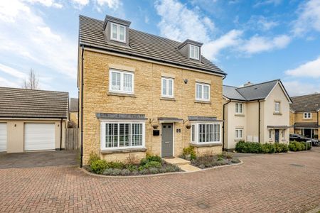 Duke Crescent, Corsham, Wiltshire, SN13 - Photo 2