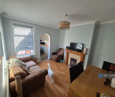 1 bedroom in a house share to rent - Photo 2