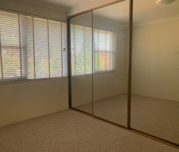 Top floor apartment offering convenient lifestyle - Photo 2