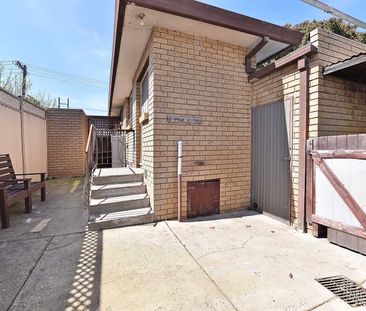 Low-Maintenance Living in a Prime Sunshine North Location - Photo 6
