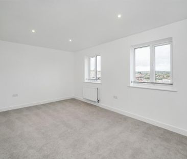 4 bedroom semi-detached house to rent - Photo 5