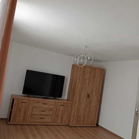 Inchiriez apartament - Fotografie 1