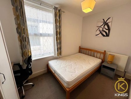 4 bedroom terraced house to rent - Photo 3